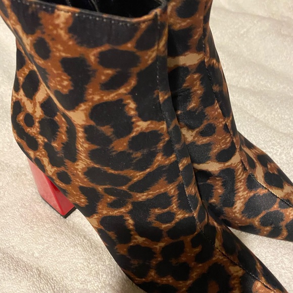 Betsey Johnson leopard shoe booties - Picture 8 of 9